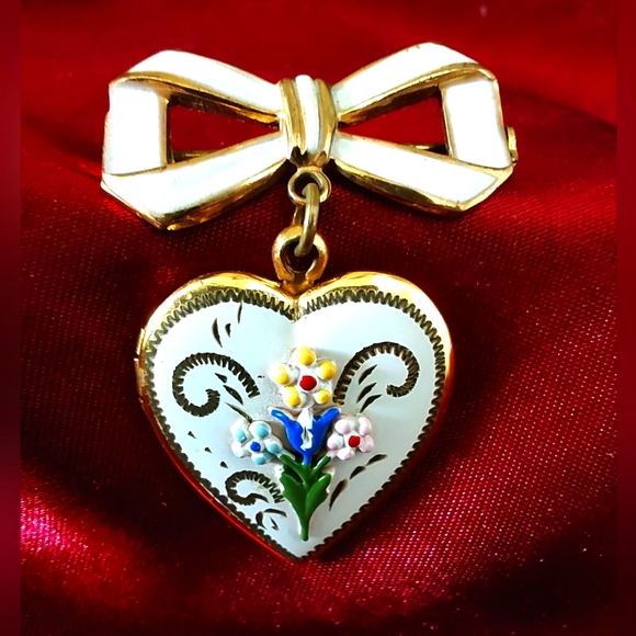Rare Vintage 3D Gold Tone and White Heart Bow Locket Brooch - Picture 1 of 4